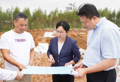 黃英梅調(diào)研重大項目建設(shè)推進情況